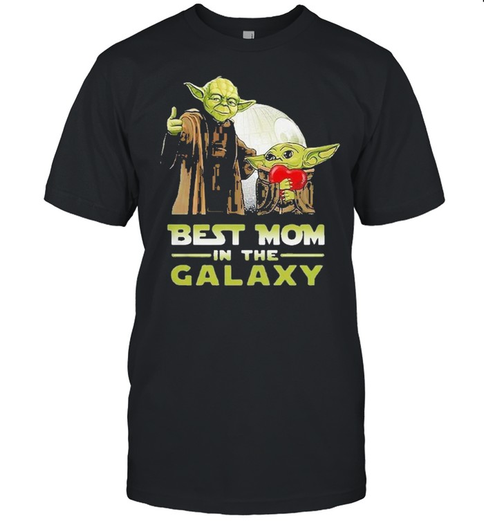 Nice master Yoda and baby Yoda best mom in the galaxy Star wars shirt Classic Men's T-shirt