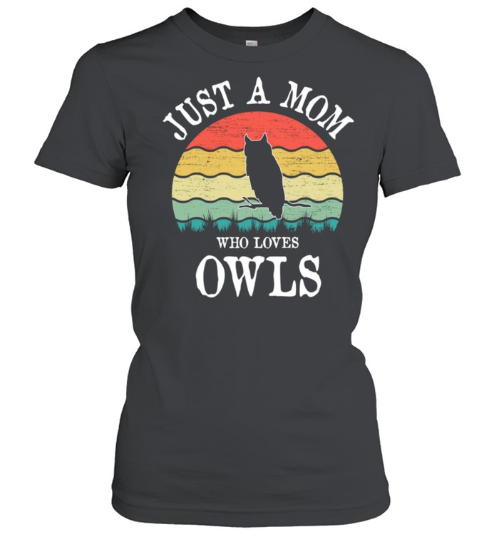 Just A Mom Who Loves Owls shirt Classic Women's T-shirt