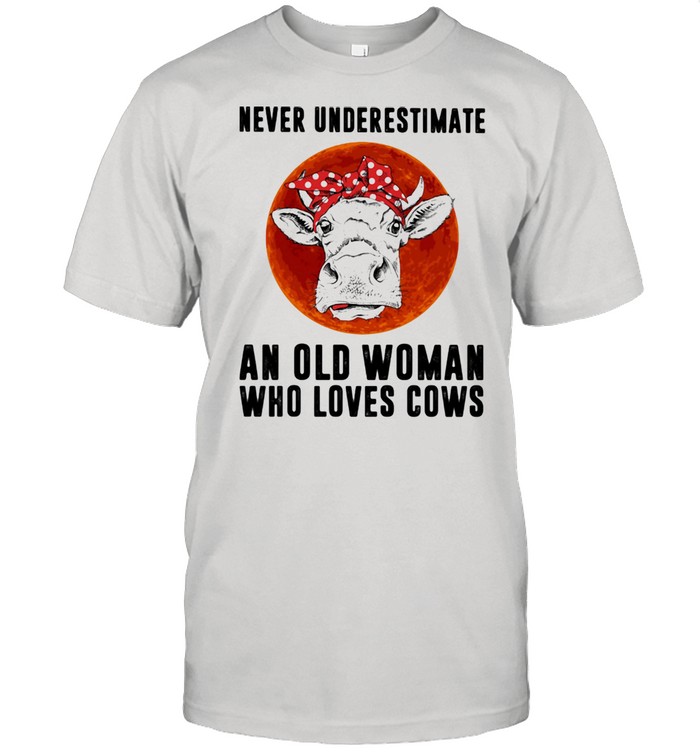 Never Underestimate An Old WoMman Who Loves Cows Blood Moon  Classic Men's T-shirt
