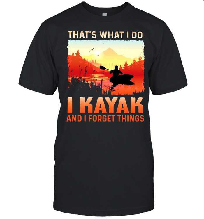 Thats what I do I kayak and I forget things shirt Classic Men's T-shirt