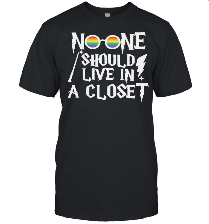 LGBT noone should lived in a closet shirt Classic Men's T-shirt