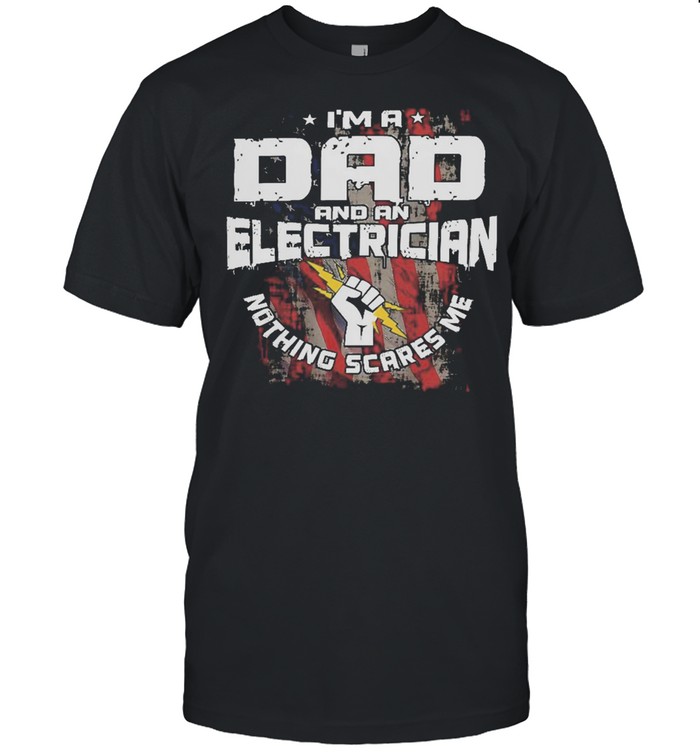Im A Dad And An Electrician Nothing Scares Me American Flag shirt Classic Men's T-shirt