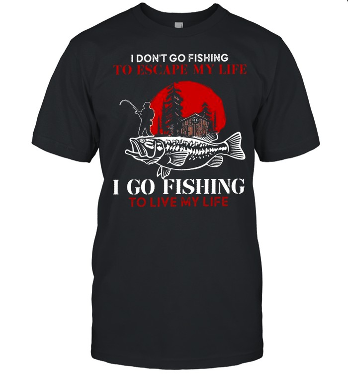 I don’t go fishing to escape my life i go fishing to live my life shirt Classic Men's T-shirt