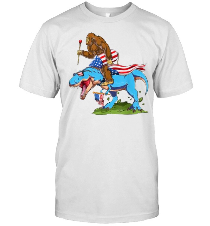 Bigfoot riding Dinosaur USA Flag 4th of July America T- Classic Men's T-shirt