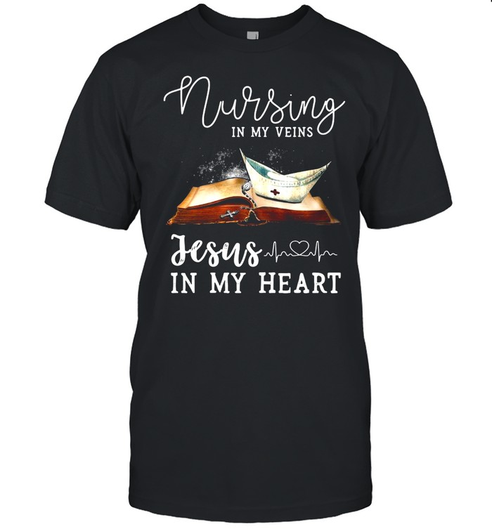 Nursing in my veins Jesus in my heart shirt Classic Men's T-shirt