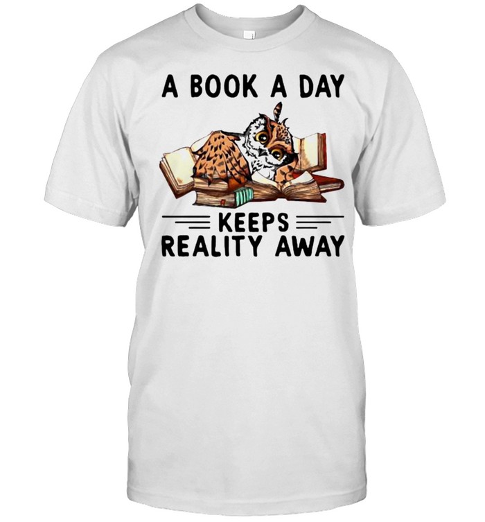 A book a day keeps reality away owl shirt Classic Men's T-shirt