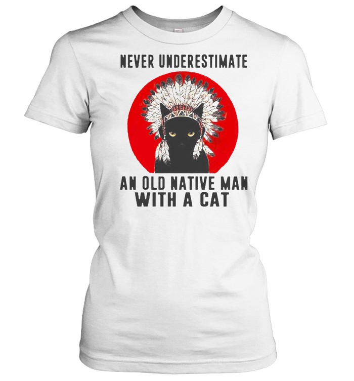 Native American never underestimate an old man with a cat shirt Classic Women's T-shirt