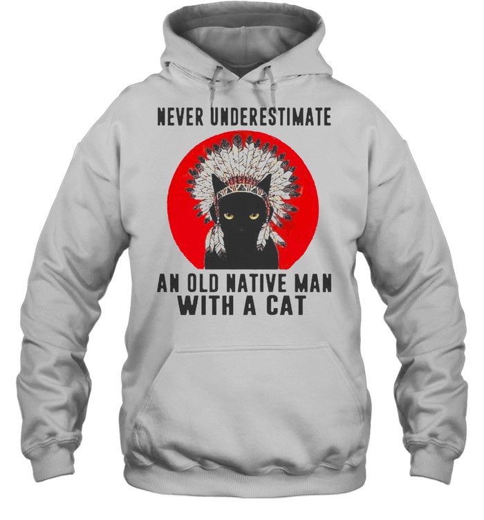 Native American never underestimate an old man with a cat shirt Unisex Hoodie