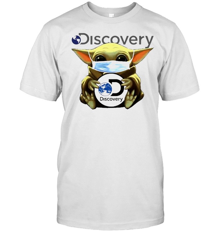 Baby Yoda face mask hug Discovery Inc shirt Classic Men's T-shirt
