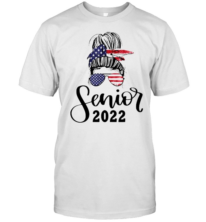 Girls Senior 2022 Class of 22 Messy Bun Seniors American Flag T-Shirt