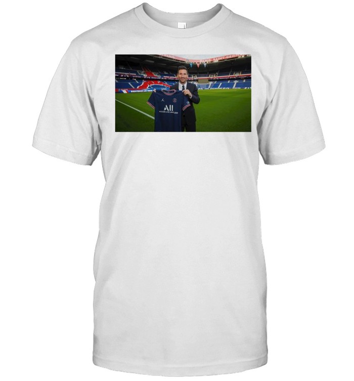 Lionel Messi signed a two-year contract with Paris Saint-Germain shirt Classic Men's T-shirt