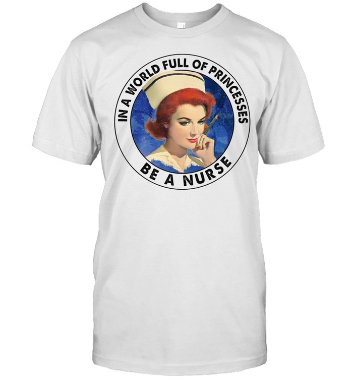 In a world full of princesses be a Nurse shirt Classic Men's T-shirt
