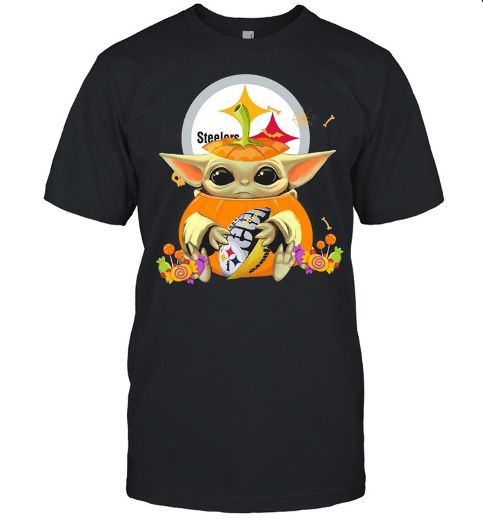 Star Wars Football Baby Yoda Hug Pittsburgh Steelers Halloween  Classic Men's T-shirt