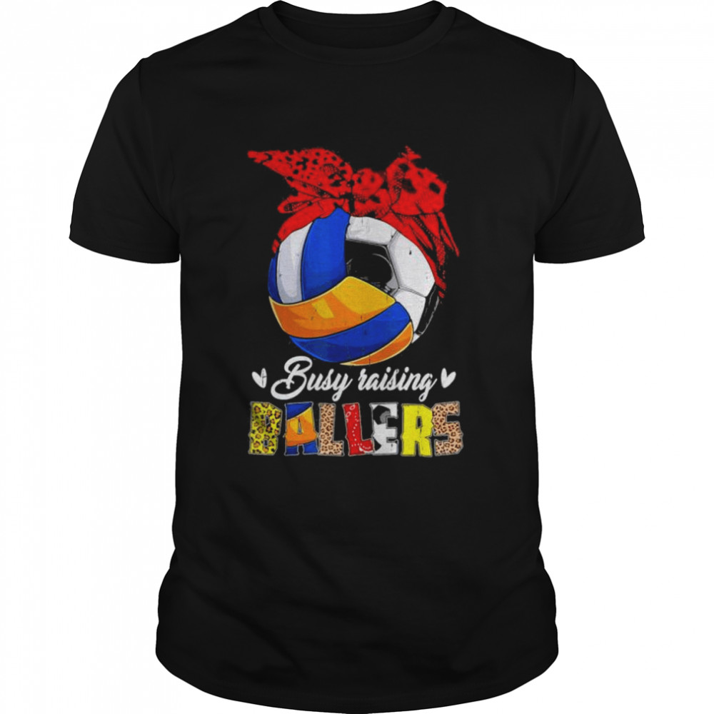 Volleyball mom soccer mom busy raising ballers for mom shirt Classic Men's T-shirt