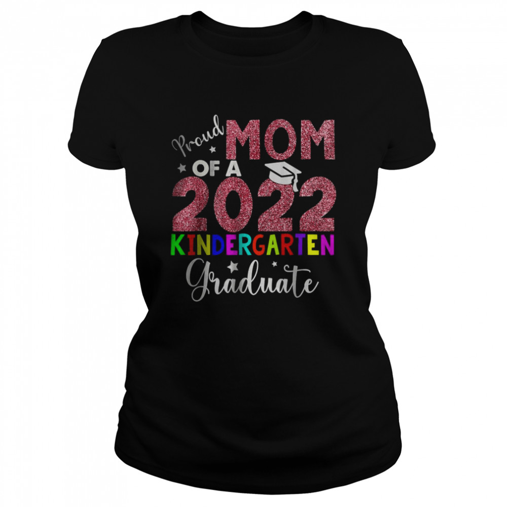 Proud Mom Of A 2022 Kindergarten Graduate T- Classic Women's T-shirt