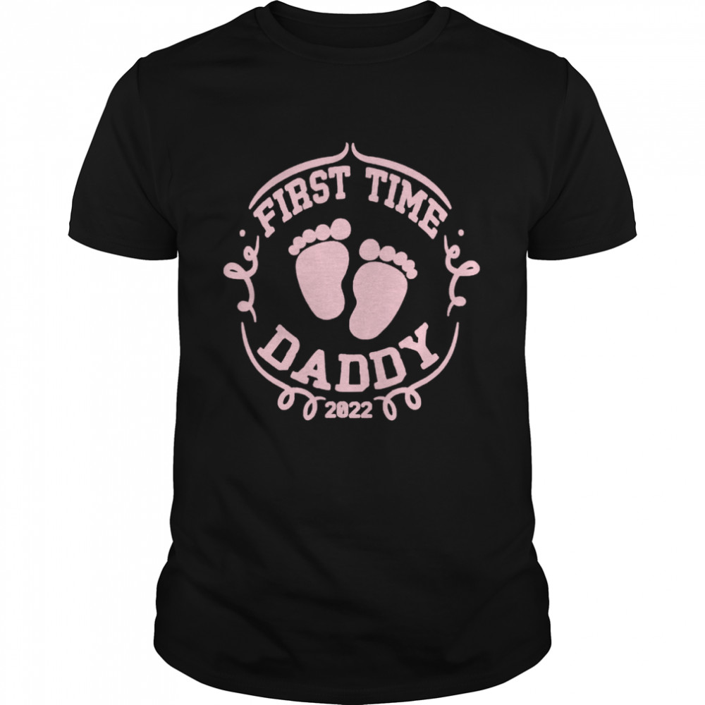 Vintage first time daddy 2022 baby feet new dad fathers day shirt Classic Men's T-shirt