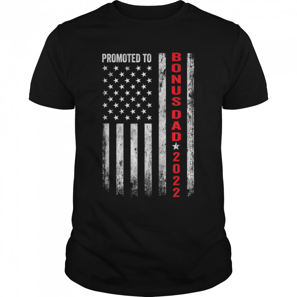 Promoted To Daddy 2022 Flag First Time Fathers Day New Dad T- B0B1BG2SS1 Classic Men's T-shirt