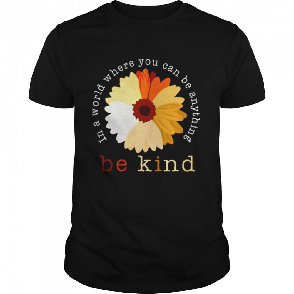 Daisy in a world where you can be anything be kind shirt Classic Men's T-shirt