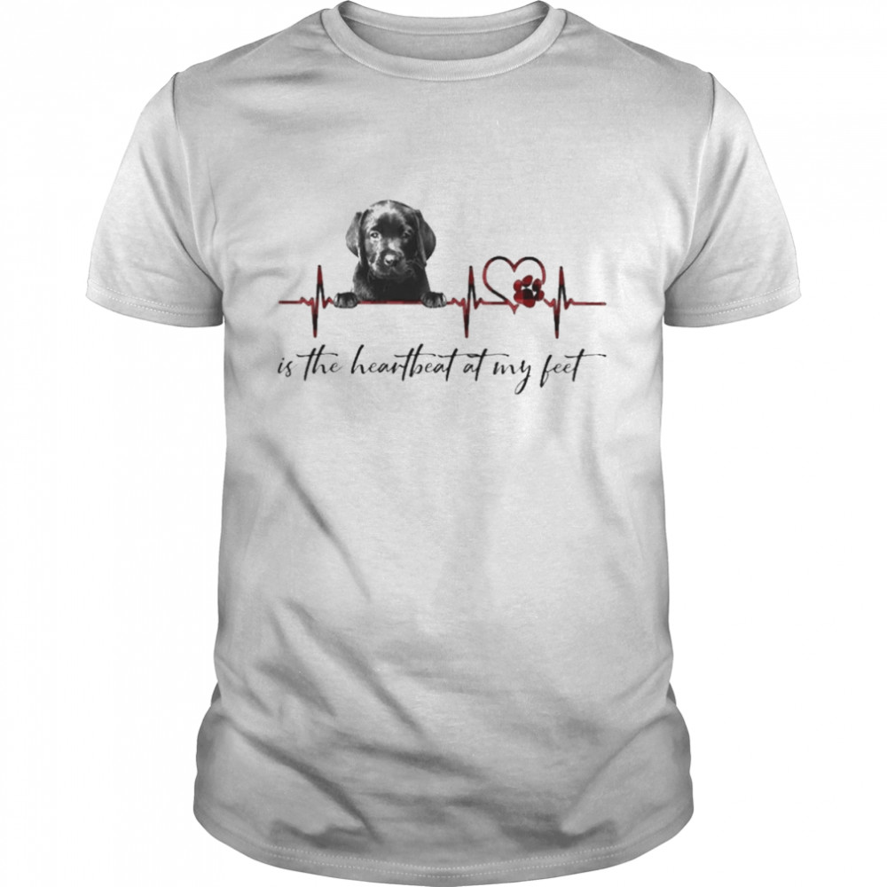Black Labrador Pup is the heartbeat at my feet shirt Classic Men's T-shirt