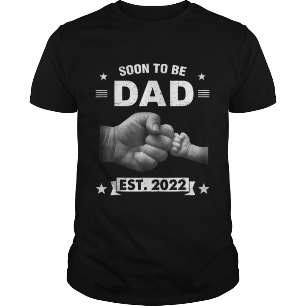 Soon To Be Dad Est. 2022 Expect Baby New Dad Christmas T-Shirt B0B82K2FBZ