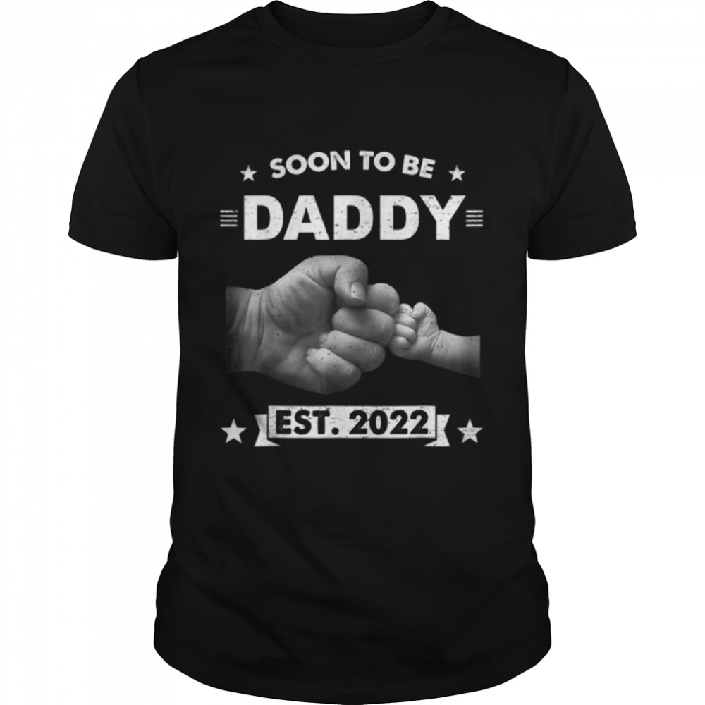 Soon To Be Daddy Est. 2022 Expect Baby New Dad Christmas T-Shirt B0B82LHYH9