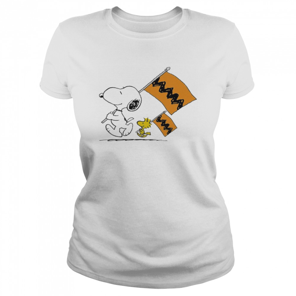 Peanuts Snoopy Charlie Brown Flags Premium T- Classic Women's T-shirt