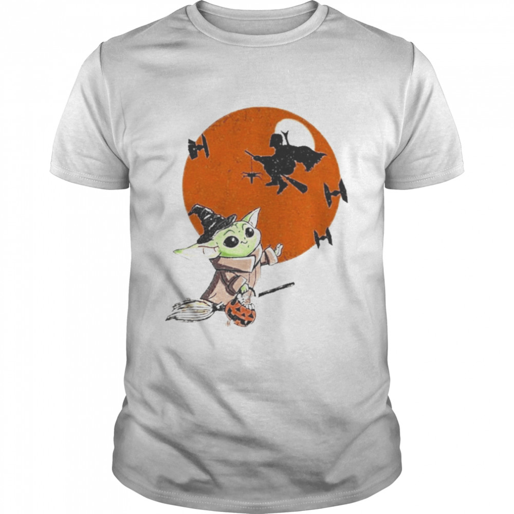 Baby Yoda And The Mandalorian Witch Costume 2022 Halloween  Classic Men's T-shirt