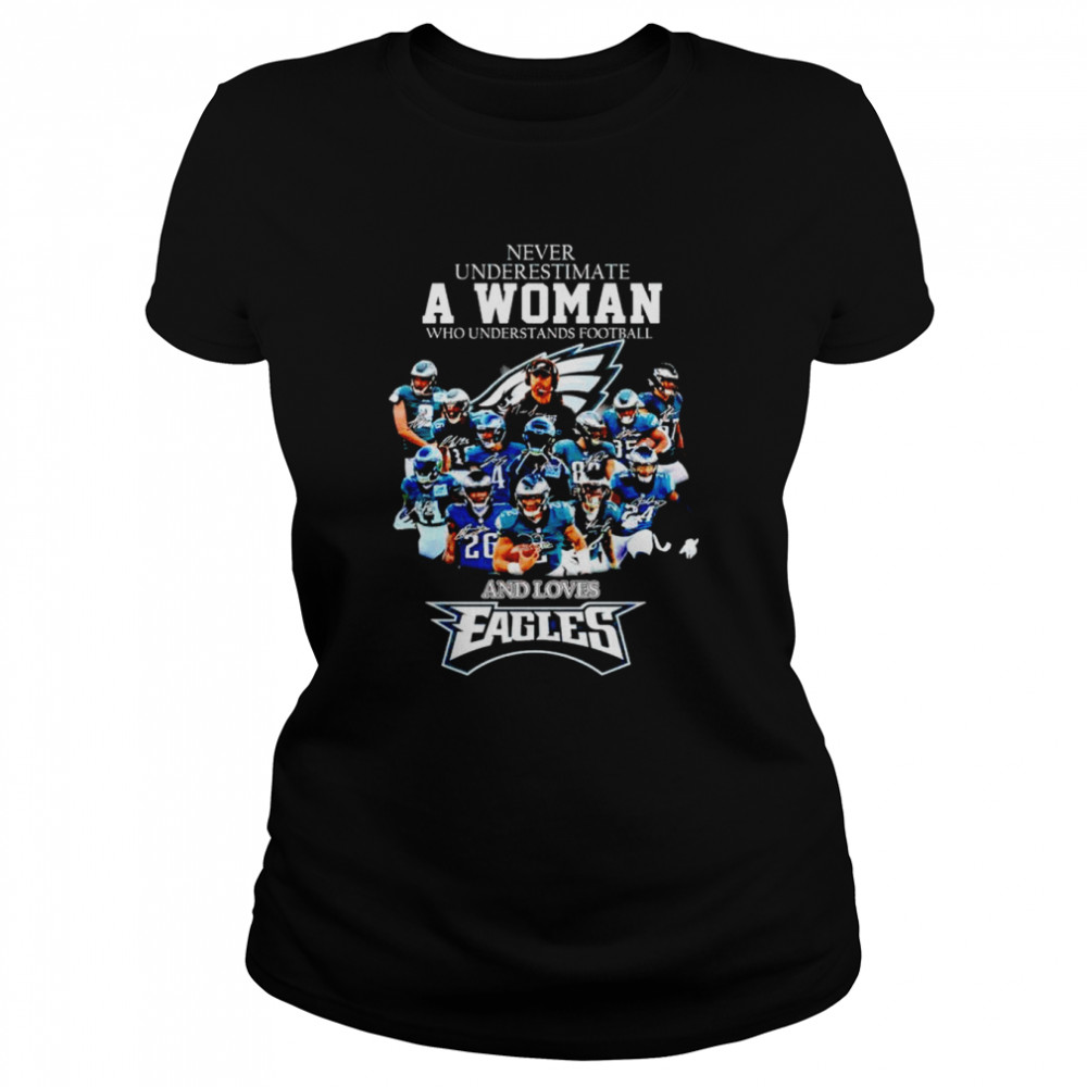 Never underestimate a woman who understands football and loves Eagles shirt Classic Women's T-shirt