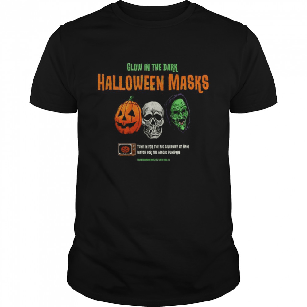 Tune In For The Big Giveaway At 9pm Halloween shirt Classic Men's T-shirt