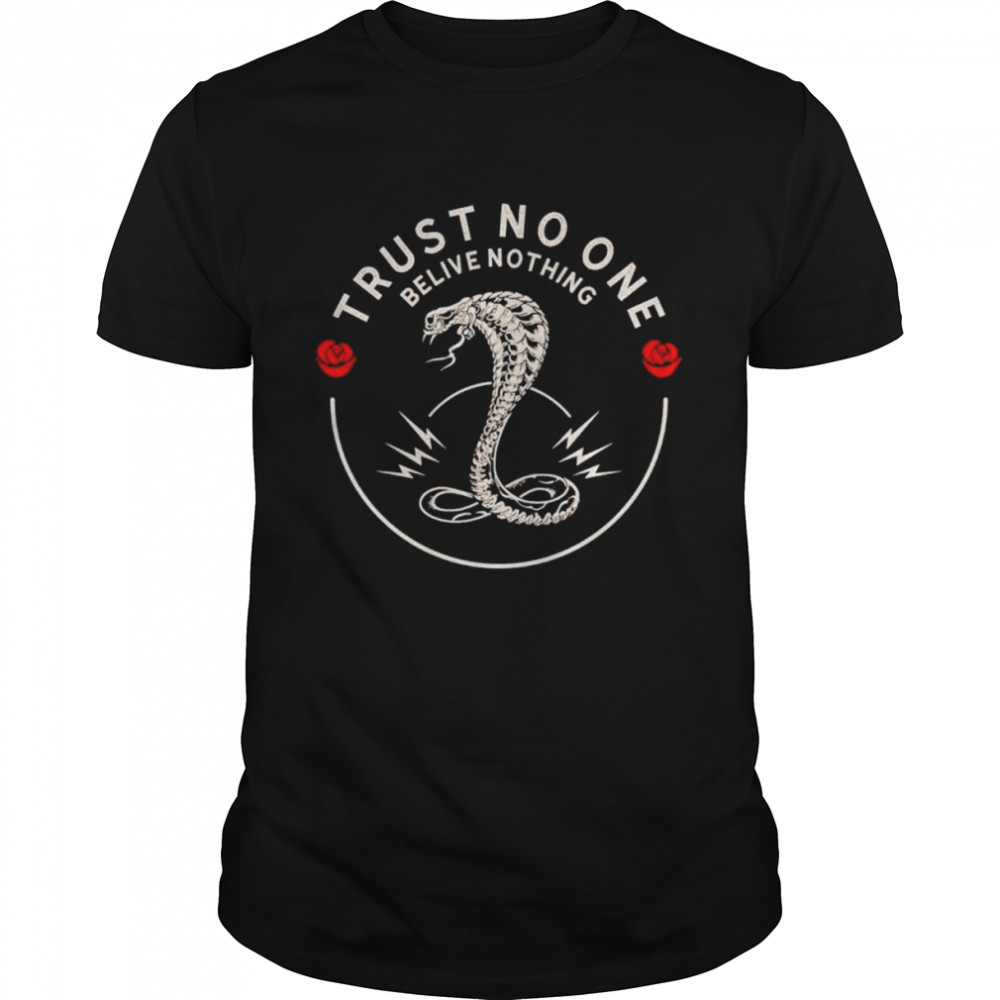 Snake trust no one believe nothing shirt Classic Men's T-shirt