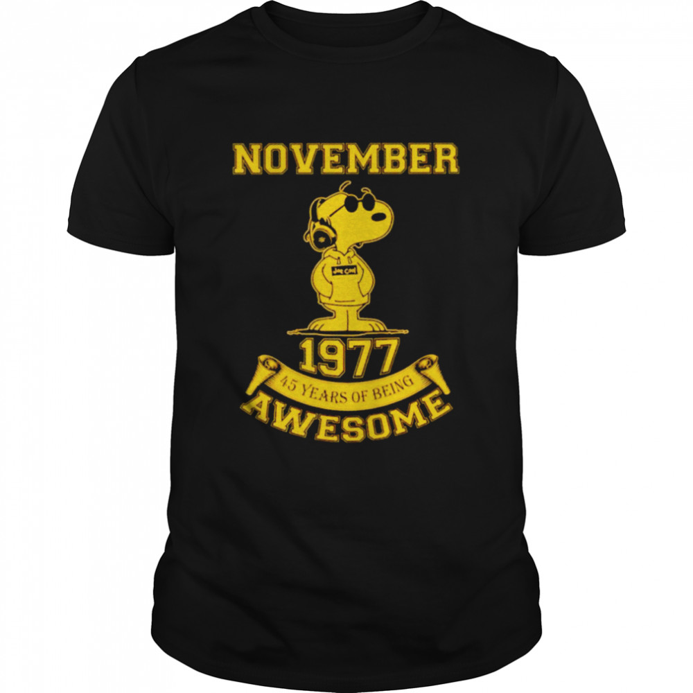Snoopy November 1977 45 years of being awesome shirt Classic Men's T-shirt