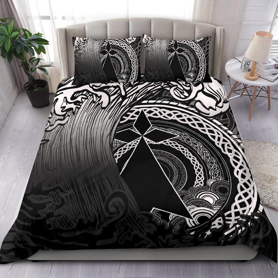 Brittany Bedding Set - Sea Waves And Celtic Circle